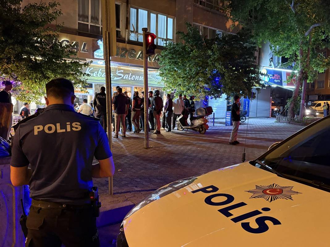 Kebap salonunda döner bıçağıyla bıçaklandılar! 3